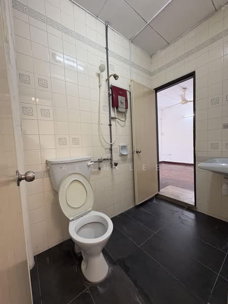 2-storey Terraced House for Sale in Bandar Kajang (Kajang) - Alan Lee - Bathroom - PropertyGuru.com.my