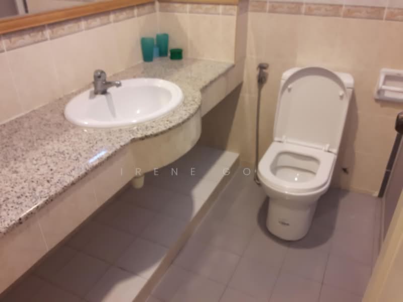 Kondominium untuk Dijual di Gold Coast Resort Condominium - Irene Goh - Bathroom - PropertyGuru.com.my