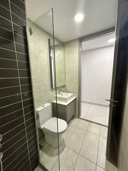 Servis Apartment untuk Disewa di Millerz Square Serviced Residence - Lawrence Law - Bathroom - PropertyGuru.com.my