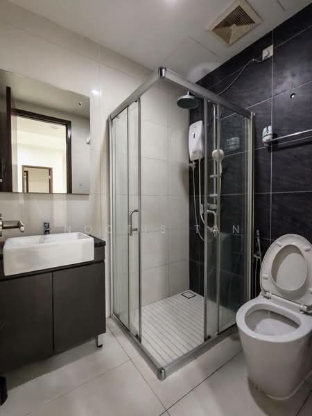 Kondominium untuk Disewa di Royal Strand @ Country Garden Danga Bay - Noctis Tan - Bathroom - PropertyGuru.com.my
