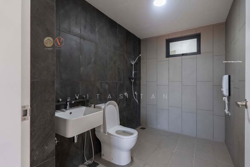Kondominium untuk Disewa di Tuai Timur - Vitas Tan - Bathroom - PropertyGuru.com.my