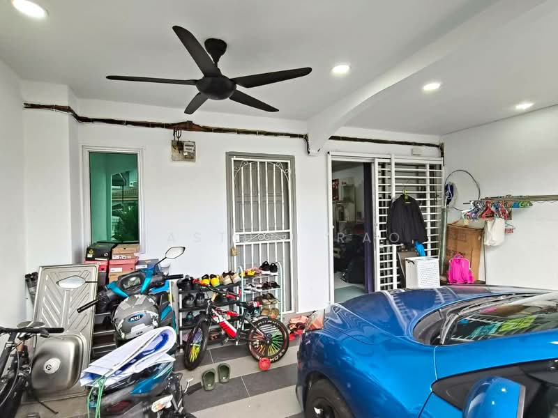 Rumah Teres 2-Tingkat untuk Dijual di Taman Kajang Mulia (Kajang) - Kasturi Rao - Car Park - PropertyGuru.com.my