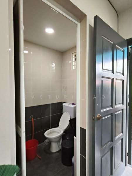 Rumah Teres 2-Tingkat untuk Dijual di Taman Kajang Mulia (Kajang) - Kasturi Rao - Bathroom - PropertyGuru.com.my