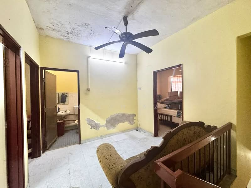 Rumah Teres 2-Tingkat untuk Dijual di Taman TTDI Jaya (Shah Alam) - Amirah Azmi - PropertyGuru.com.my