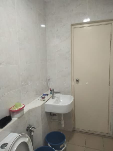 Service Residence for Sale at D'Summit Residences - Anson Chua - Bathroom - PropertyGuru.com.my