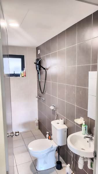 Kondominium untuk Dijual di Upperville @ Melawati - Elaine Loke - Bathroom - PropertyGuru.com.my