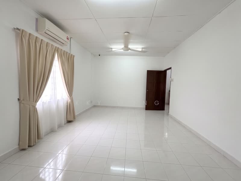 2-storey Terraced House for Sale in Pjs 10 (Sunway) - Vickky Wong CF - Living Room - PropertyGuru.com.my