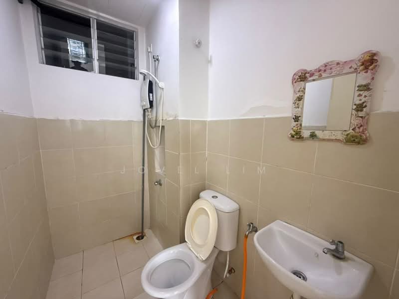 Pangsapuri untuk Dijual di Molek Ria - Jovel Lim - Bathroom - PropertyGuru.com.my