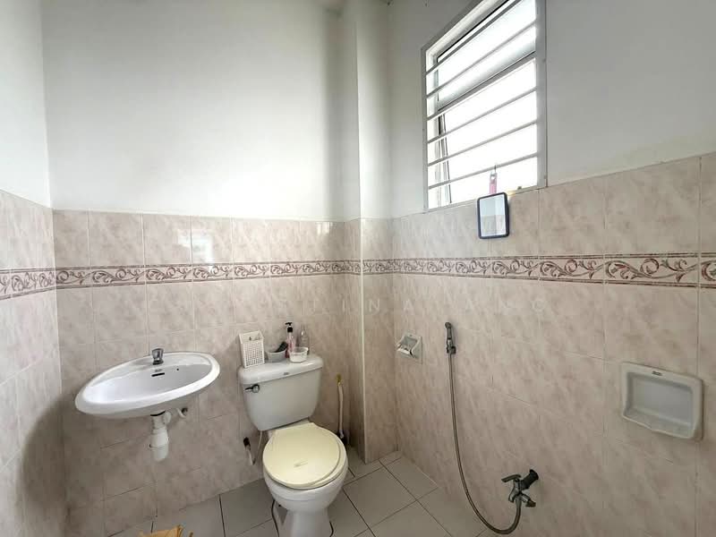 Rumah Teres 2-Tingkat untuk Dijual di Taman Setia Indah (Tebrau) - Christina Ang - Bathroom - PropertyGuru.com.my