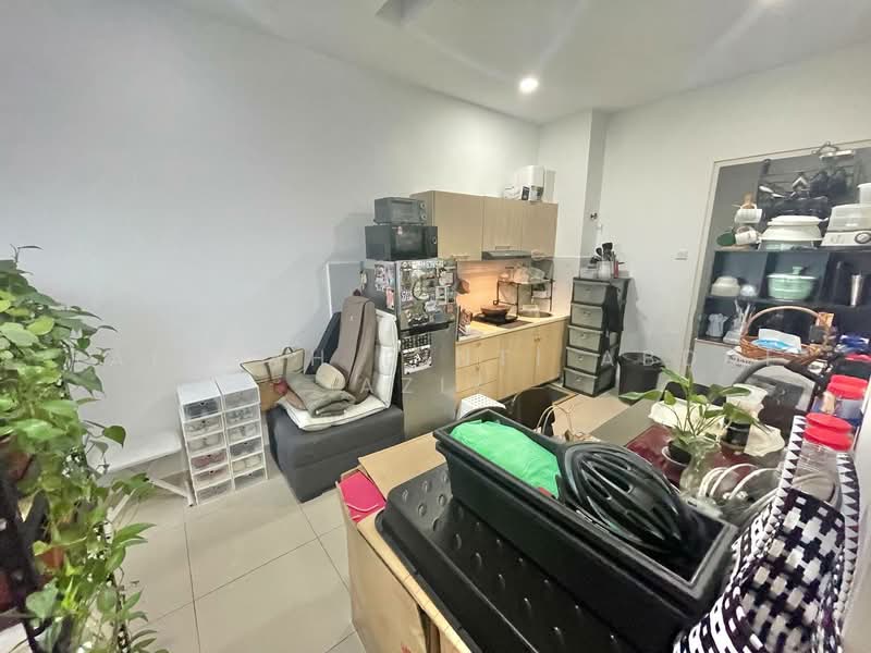 Service Residence for Sale at D'Pulze Cyberjaya - Rafedah Binti Abdul Aziz - Kitchen - PropertyGuru.com.my