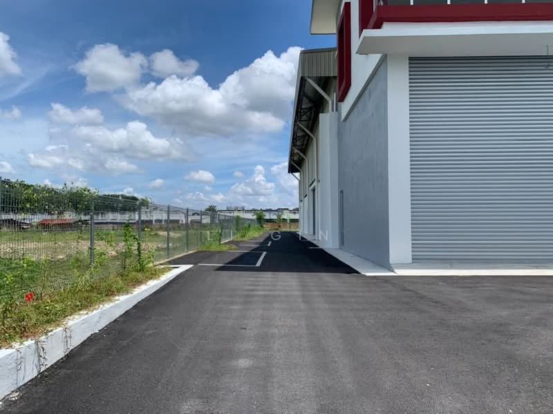 Kilang Berkembar untuk Dijual di Kawasan Perusahaan Nilai 3 (Nilai) - Li Gin - PropertyGuru.com.my