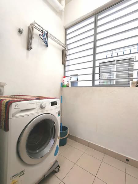 Kondominium untuk Disewa di Lakeville Residence - Frankie Sing - Balcony - PropertyGuru.com.my