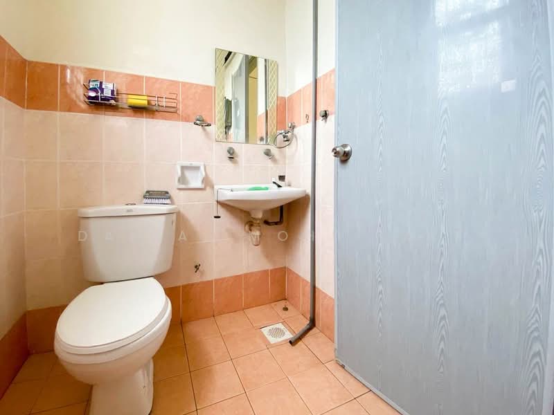 Apartment for Rent at Bayu Villa - Danial Mohd Zaki - Bathroom - PropertyGuru.com.my