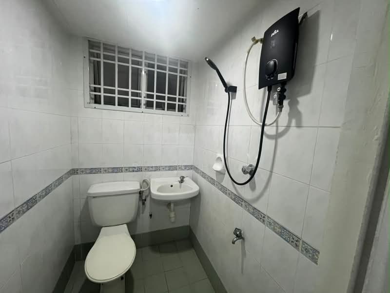 Apartment for Rent at Bayu Puteri 2 - SJ CHAN - Bathroom - PropertyGuru.com.my