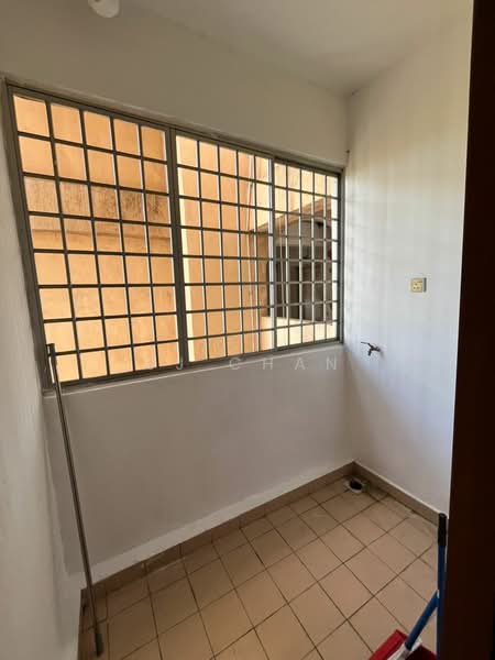 Pangsapuri untuk Disewa di Pangsapuri Persiaran Tanjung - SJ CHAN - Balcony - PropertyGuru.com.my