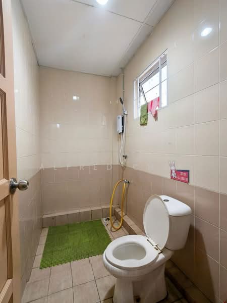 Semi-Detached House for Sale in Taman Uni Garden (Samarahan) - Alfred Chua - Bathroom - PropertyGuru.com.my