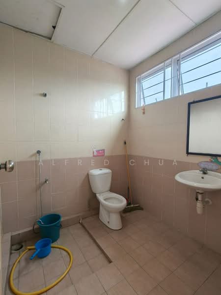 Semi-Detached House for Sale in Taman Uni Garden (Samarahan) - Alfred Chua - Bathroom - PropertyGuru.com.my