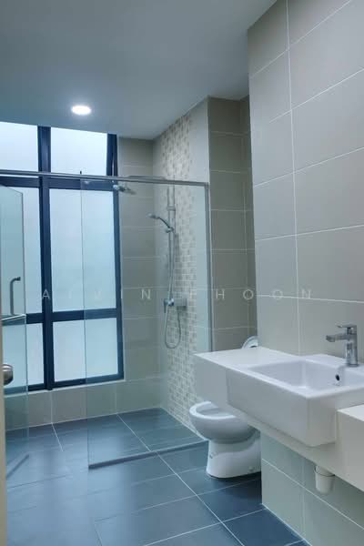 Kondominium untuk Disewa di Brezza Hill - Alvin Phoon - Bathroom - PropertyGuru.com.my