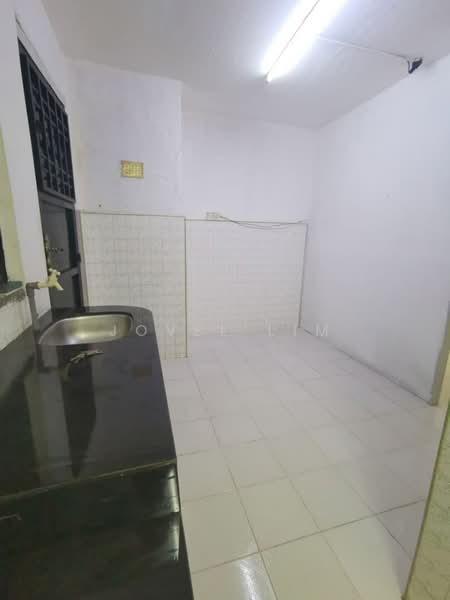 Flat for Sale at Flat Taman Ungku Tun Aminah - Jovel Lim - Kitchen - PropertyGuru.com.my