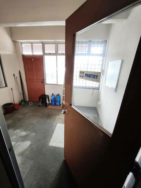Shop / Office for Rent in Taman Daya (Johor Bahru) - Daphne Lee - Entrance - PropertyGuru.com.my