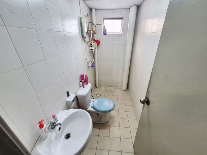 Service Residence for Sale at Putra Majestik - Prem Kumar - Bathroom - PropertyGuru.com.my