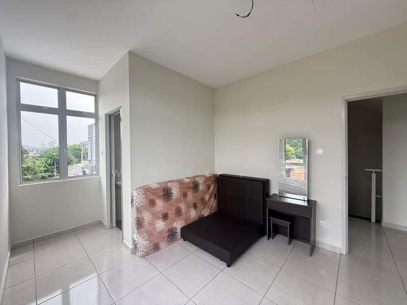 2.5-storey Terraced House for Sale in Taman Merak Mas (Bukit Katil) - Wesley Tan - Bedroom - PropertyGuru.com.my