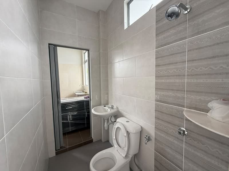 2.5-storey Terraced House for Sale in Taman Merak Mas (Bukit Katil) - Wesley Tan - Bathroom - PropertyGuru.com.my