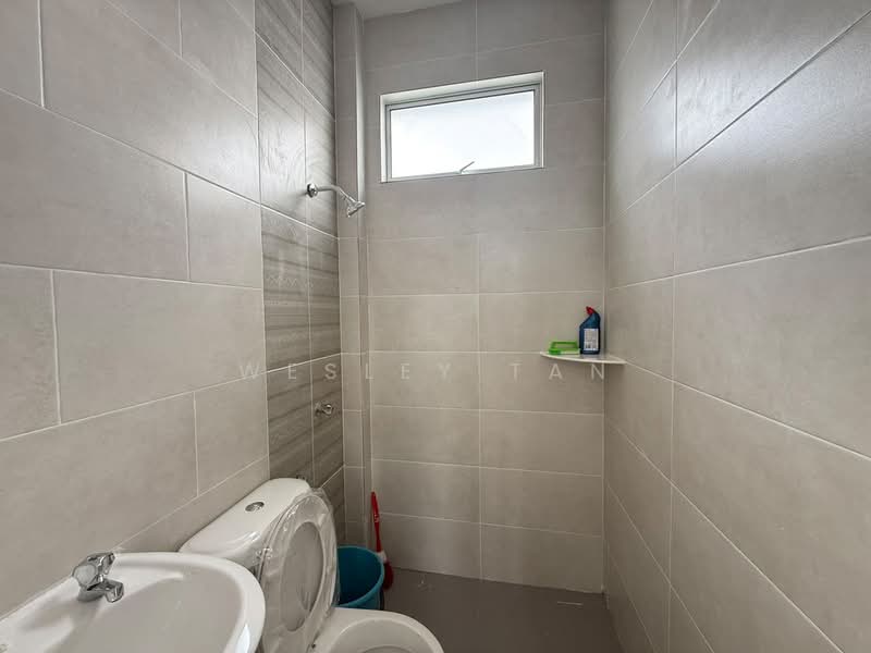 2.5-storey Terraced House for Sale in Taman Merak Mas (Bukit Katil) - Wesley Tan - Bathroom - PropertyGuru.com.my