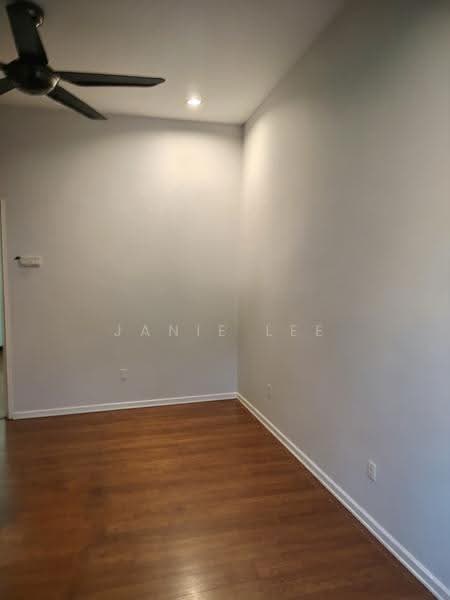 2-storey Terraced House for Sale in Kemuning Utama (Shah Alam) - Janie Lee - Bedroom 1 - PropertyGuru.com.my