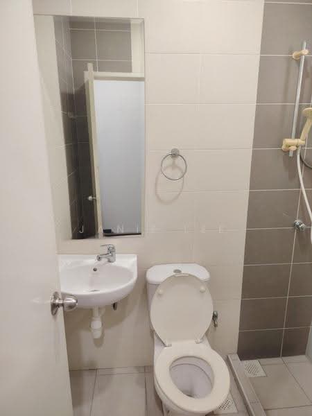 2-storey Terraced House for Sale in Kemuning Utama (Shah Alam) - Janie Lee - Bathroom 2 - PropertyGuru.com.my