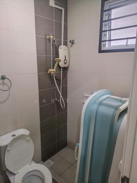 2-storey Terraced House for Sale in Kemuning Utama (Shah Alam) - Janie Lee - Bathroom 2 - PropertyGuru.com.my