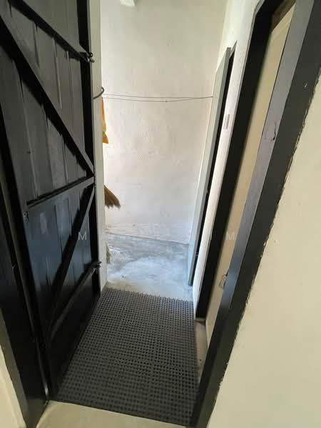 Shop / Office untuk Disewa di Batu Maung (Batu Maung) - Mavis Lim - Entrance - PropertyGuru.com.my