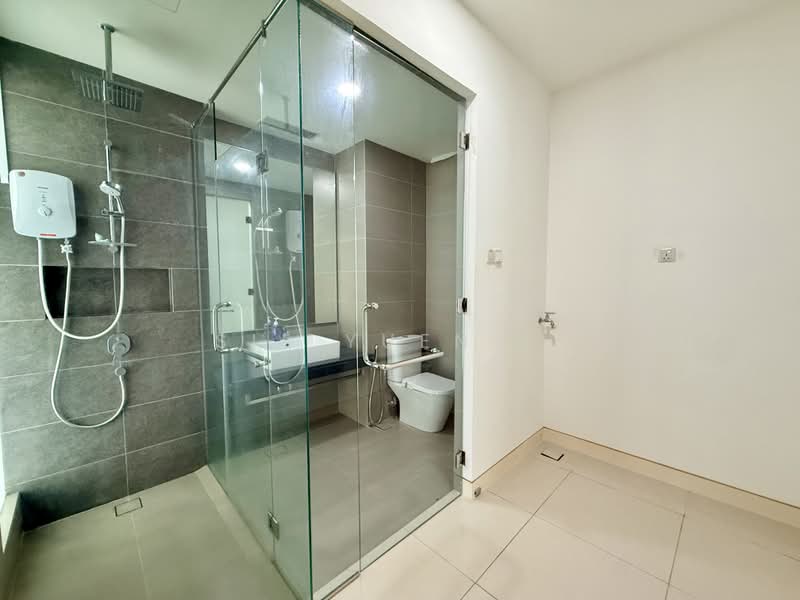 Service Residence for Sale at Arnica @ Tropicana Gardens - Sie Yuen Li - Bathroom - PropertyGuru.com.my