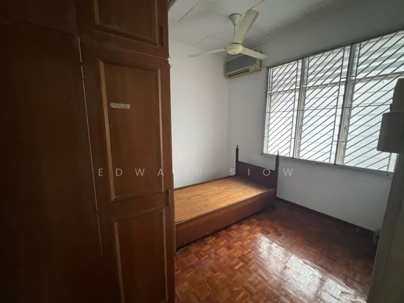 2-storey Terraced House for Rent in Taman Molek (Johor Bahru) - Edward Siow - Bedroom - PropertyGuru.com.my