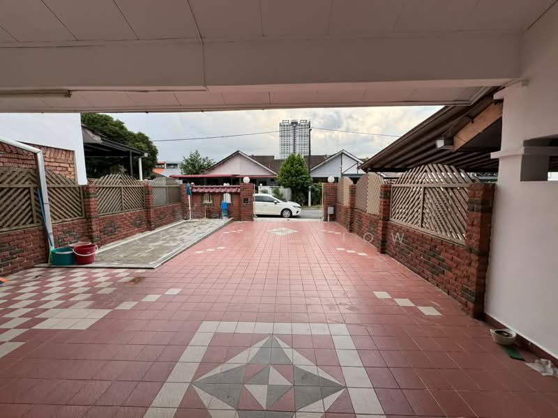 2-storey Terraced House for Rent in Taman Molek (Johor Bahru) - Edward Siow - Exterior - PropertyGuru.com.my