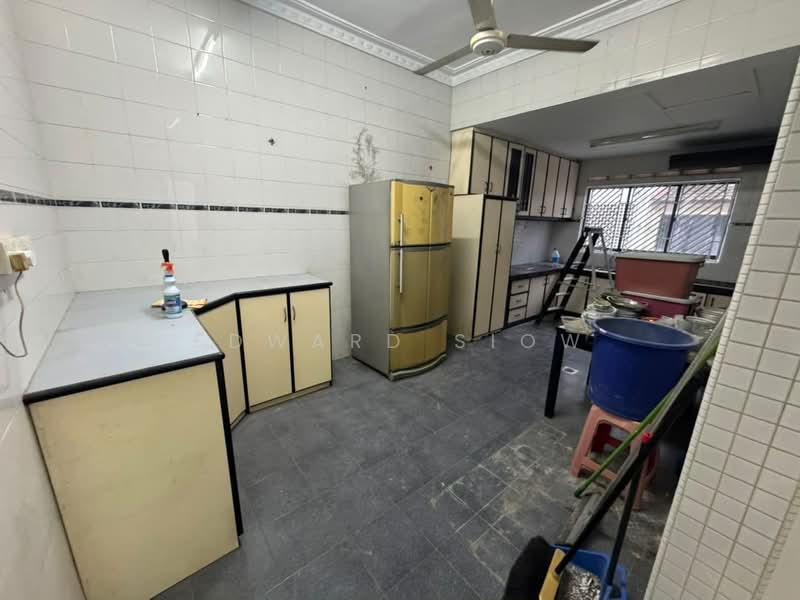 2-storey Terraced House for Rent in Taman Molek (Johor Bahru) - Edward Siow - Kitchen - PropertyGuru.com.my