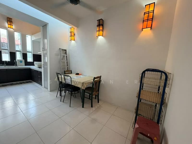 2-storey Terraced House for Sale in Taman Megah Ria (Masai) - Siow Yan Er - Kitchen - PropertyGuru.com.my