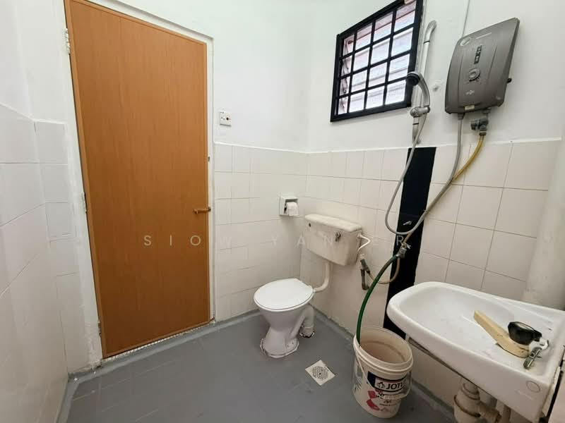 2-storey Terraced House for Sale in Taman Megah Ria (Masai) - Siow Yan Er - Bathroom - PropertyGuru.com.my