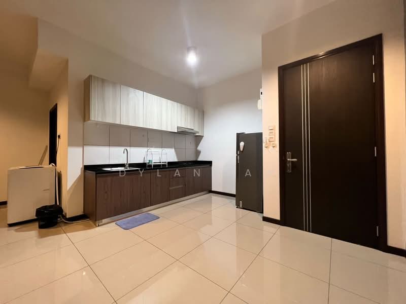 Kediaman Servis untuk Dijual di Molek Regency - Dylan Law - PropertyGuru.com.my