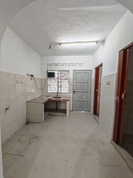 2-storey Terraced House for Sale in Taman Tasik Semenyih (Semenyih) - Roseabelle Low - Kitchen - PropertyGuru.com.my