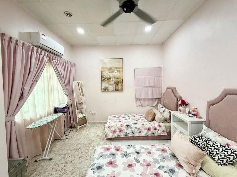 2-storey Terraced House for Sale in Taman Mutiara Rini (Skudai) - Fakhrul Imlan - Bedroom - PropertyGuru.com.my