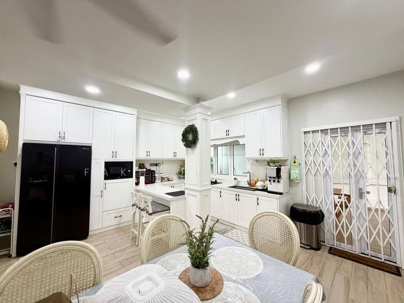 2-storey Terraced House for Sale in Taman Mutiara Rini (Skudai) - Fakhrul Imlan - Kitchen - PropertyGuru.com.my