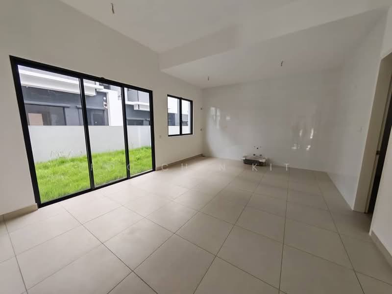 Cluster House for Sale in Eco Ardence (Setia Alam) - Foo Chun Kit - Living Room - PropertyGuru.com.my