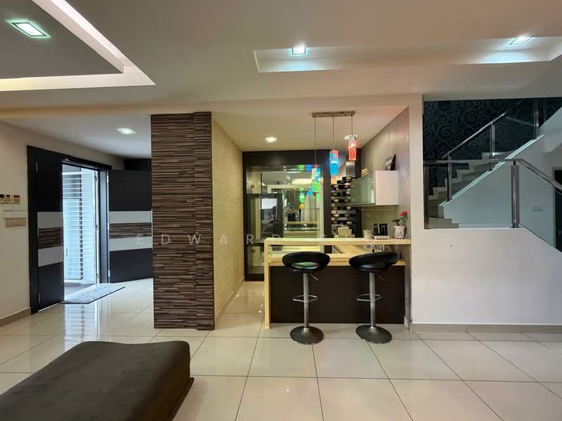 Cluster House for Rent in Taman Gaya (Ulu Tiram) - Edward Siow - Living Room - PropertyGuru.com.my