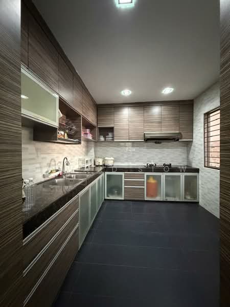Cluster House for Rent in Taman Gaya (Ulu Tiram) - Edward Siow - Kitchen - PropertyGuru.com.my