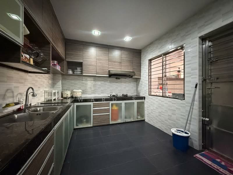 Cluster House for Rent in Taman Gaya (Ulu Tiram) - Edward Siow - Kitchen - PropertyGuru.com.my