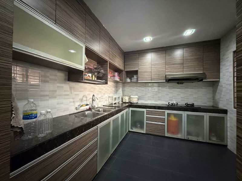 Cluster House for Rent in Taman Gaya (Ulu Tiram) - Edward Siow - Kitchen - PropertyGuru.com.my