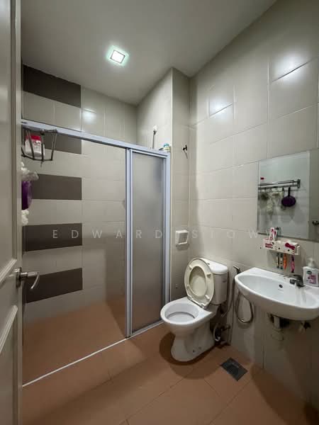Cluster House for Rent in Taman Gaya (Ulu Tiram) - Edward Siow - Bathroom - PropertyGuru.com.my