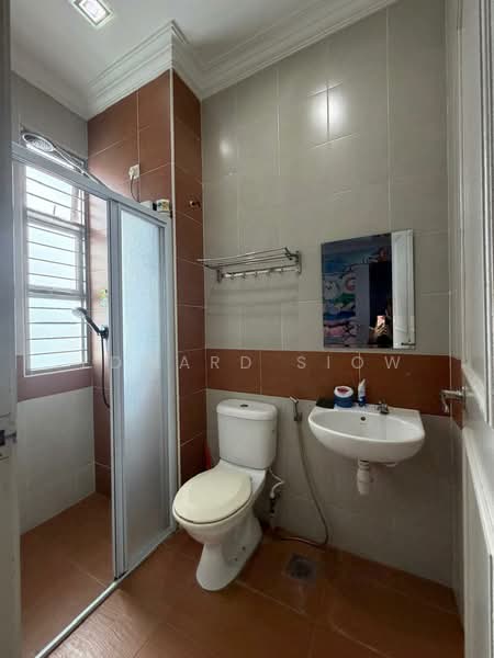 Cluster House for Rent in Taman Gaya (Ulu Tiram) - Edward Siow - Bathroom - PropertyGuru.com.my