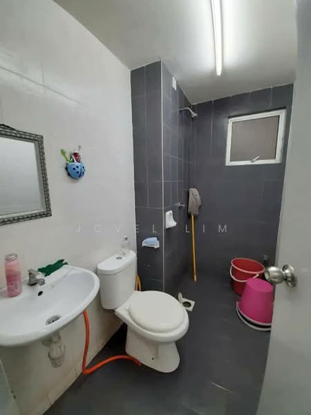 Kondominium untuk Dijual di Scott Towers @ Larkin JB - Jovel Lim - Bathroom - PropertyGuru.com.my